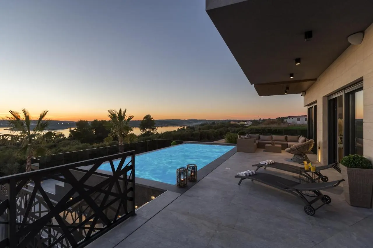Villa Vie Медулин